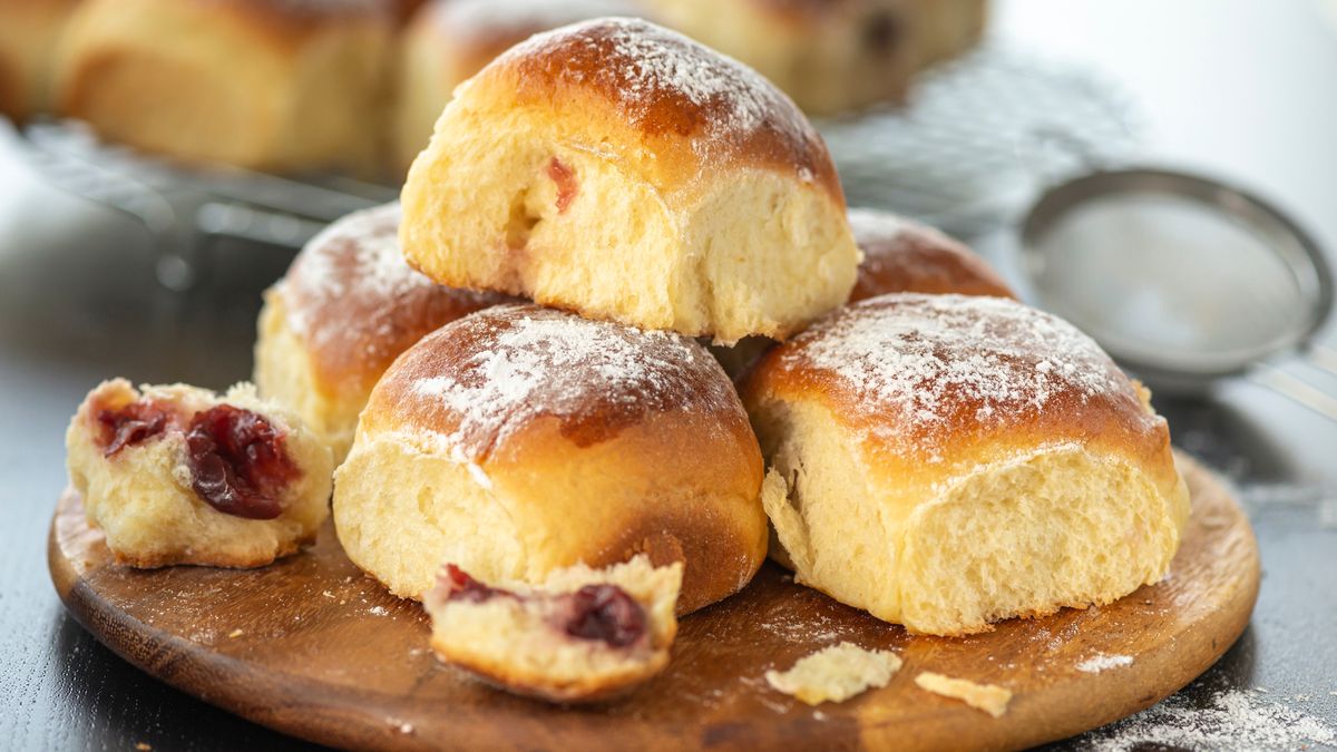 Bułeczki drożdżowe z powidłami