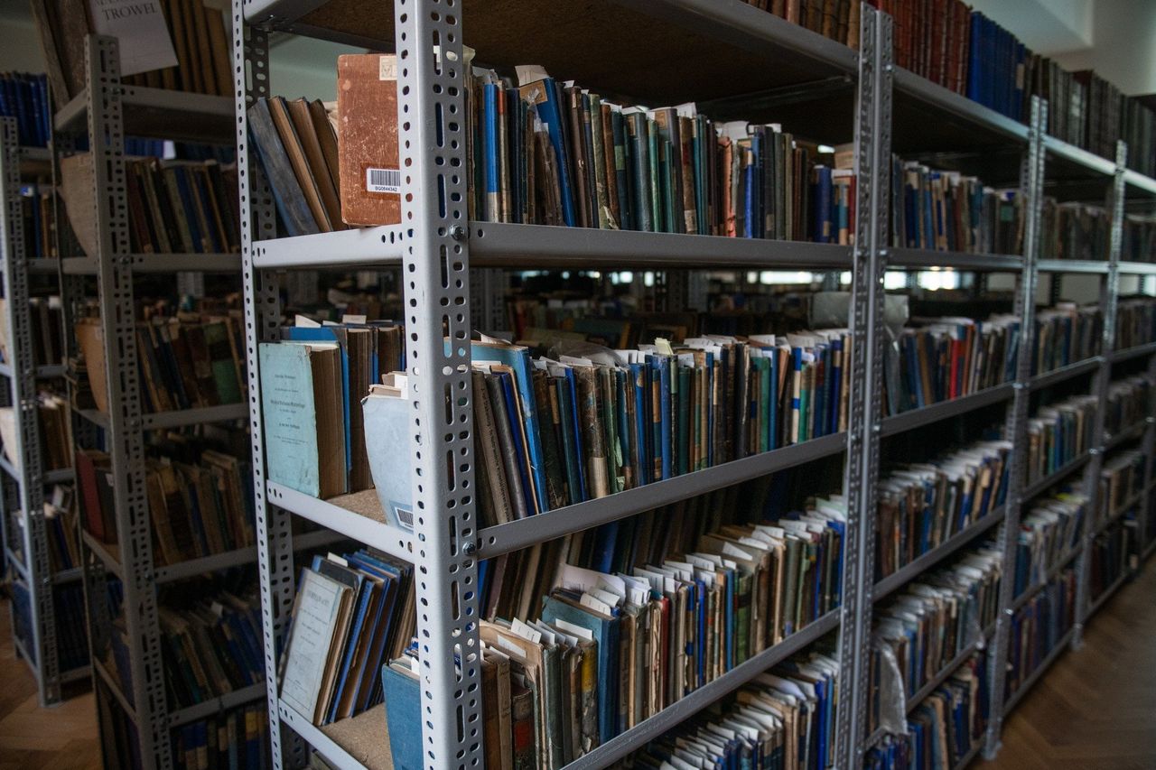 Poznań: Studenci mogą mieć problem. Początek września bez książek z Biblioteki Uniwersyteckiej