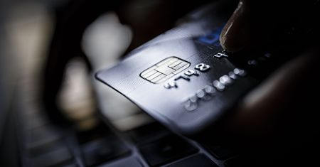 Straciły 54 tysiące złotych. Fałszywy telefon z banku i sprzedawca kryptowalut