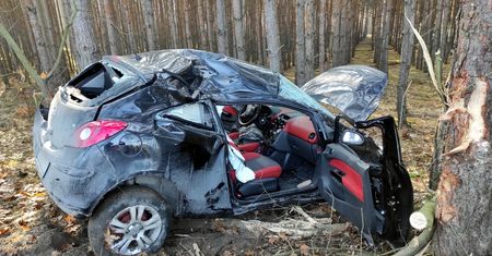 Oława. Poważny wypadek młodej kobiety. "Moja koleżanka krwawi, rodzice mnie zabiją"