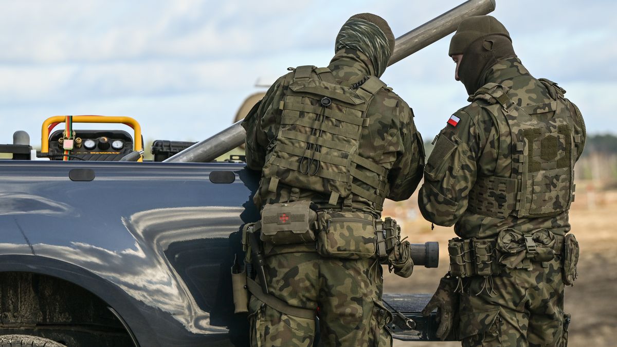 DEBA, POLAND  NOVEMBER 18:Polish Army soldiers prepare the launching platform for a live-fire demonstration of the MEROPS counter-drone system at the Deba training grounds in Nowa Deba, Subcarpathian Voivodeship, Poland, on November 18, 2025.The drill is part of NATO's Eastern Sentry initiative to enhance vigilance and strengthen defenses against drone threats along the alliance's eastern border. (Photo by Artur Widak/NurPhoto via Getty Images)
