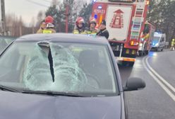 Bryła lodu spadła z ciężarówki. Przebiła szybę i raniła kobietę