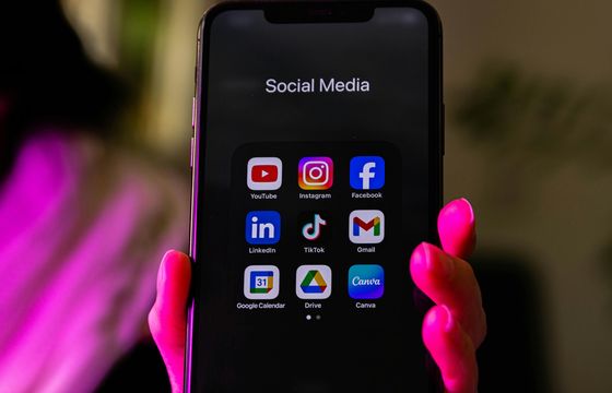 Strumień krótkich filmików z social mediów szkodzi zdrowiu psychicznemu