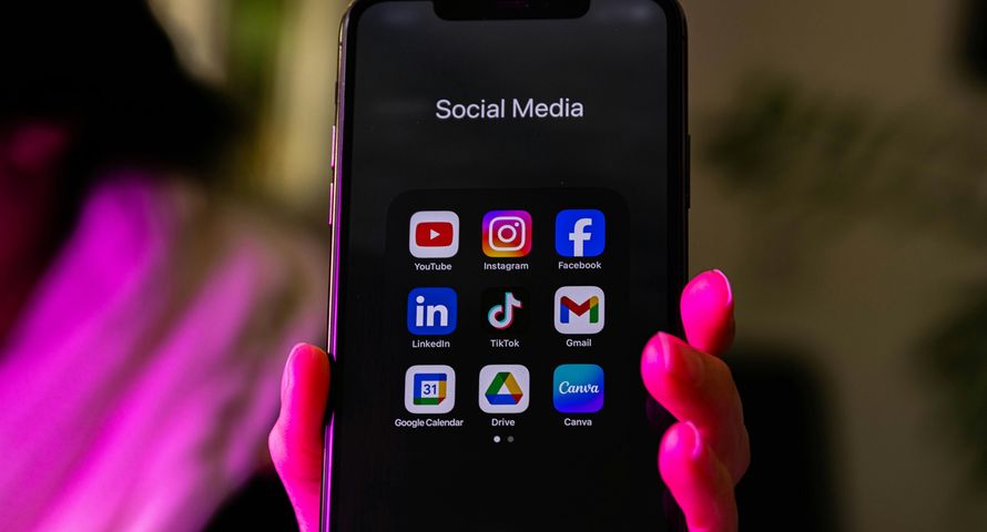 Strumień krótkich filmików z social mediów szkodzi zdrowiu psychicznemu