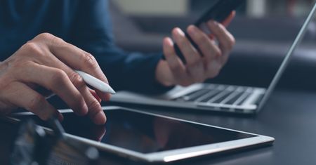 Jak zabezpieczyć urządzenia pracowników w firmie?