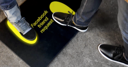 Tak działa Facebook w butach [wideo]