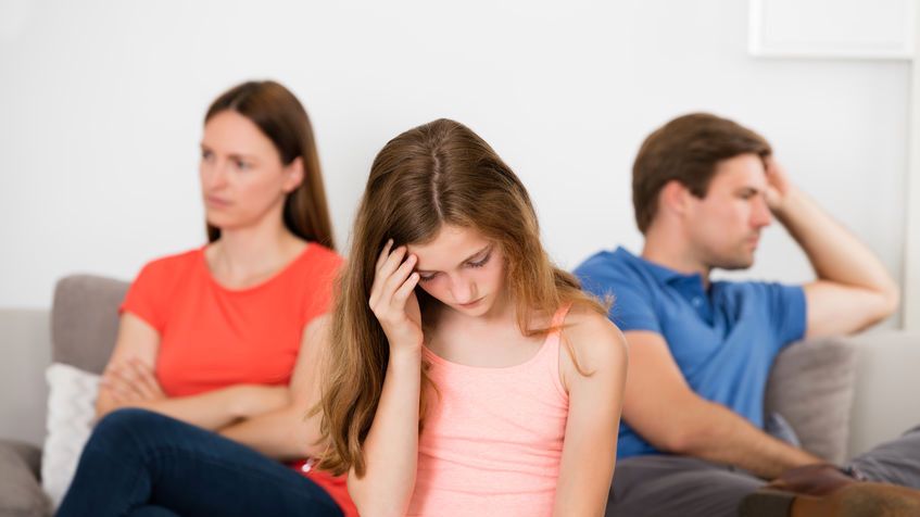 Jak rodzicielska taktyka wychowywania wpływa na problematyczne zachowania nastolatka?