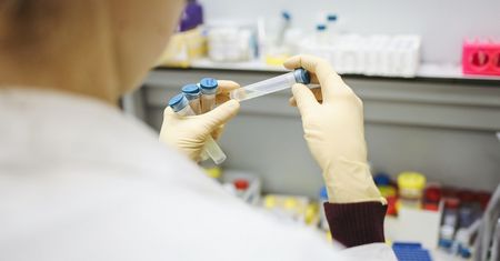 Szczepionka na COVID. Zaszczepieni będą mieli łatwiej. Nowe obostrzenia doprecyzowane
