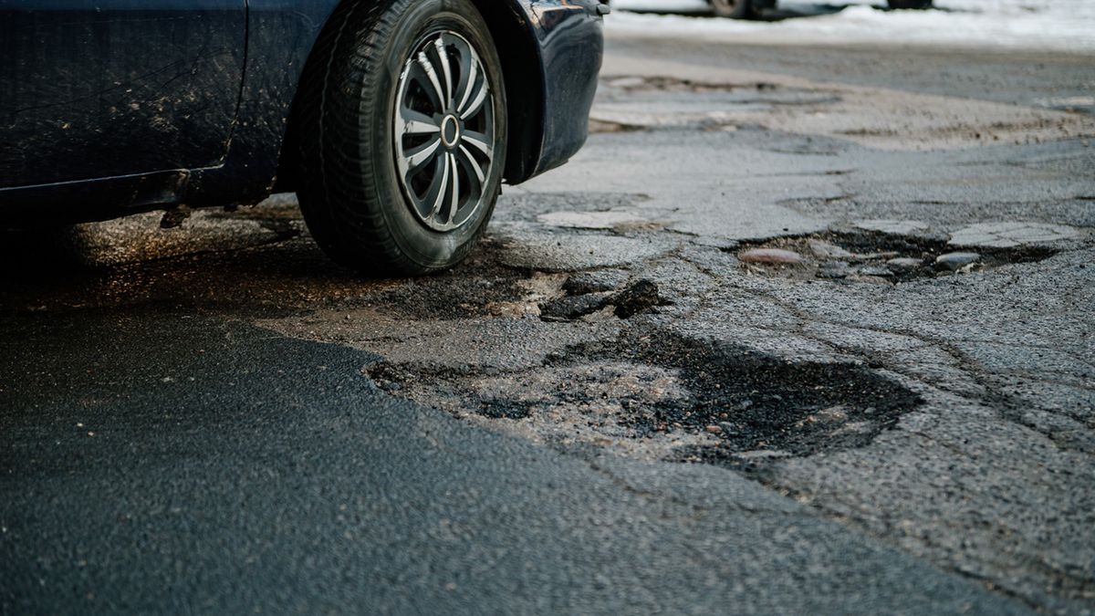 Dziurawe drogi.