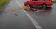 Lubelskie: Bus wjechał w poloneza ciągnącego przyczepę kampingową. Cały zestaw się przewrócił