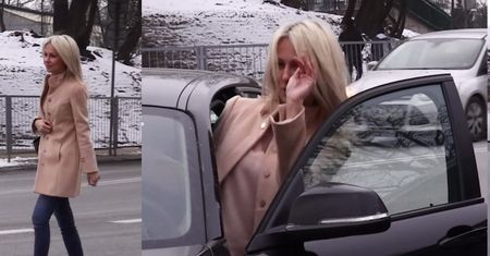 Ogórek w kremowym płaszczu macha do paparazzi