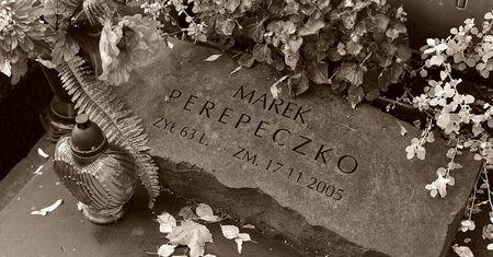 Nagrobki Perepeczki i Knapika są w opłakanym stanie. Ekspert wyjaśnia, ile kosztowałby remont