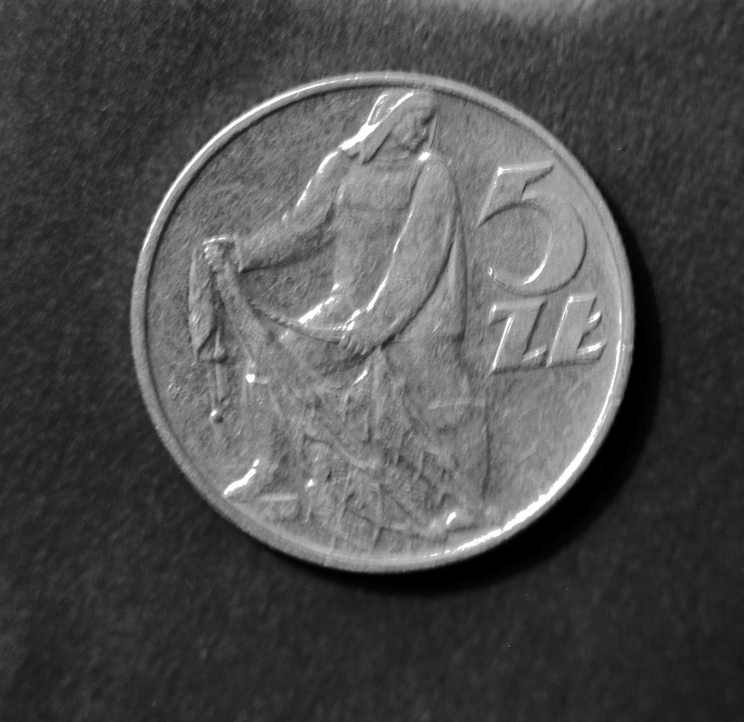 Polskie monety obiegowe
Warszawa 06.04.1973. Rewers monety 5-z�otowej.
meg
PAP/Jan Hausbrandt
Jan Hausbrandt
5 z�, 5 z�otych, aluminium, lata 70, moneta, monety obiegowe, pieni�dz, pieni�dze, PRL, rewers, rybak, waluta, z�oty polski, Narodowy Bank Polski, NBP