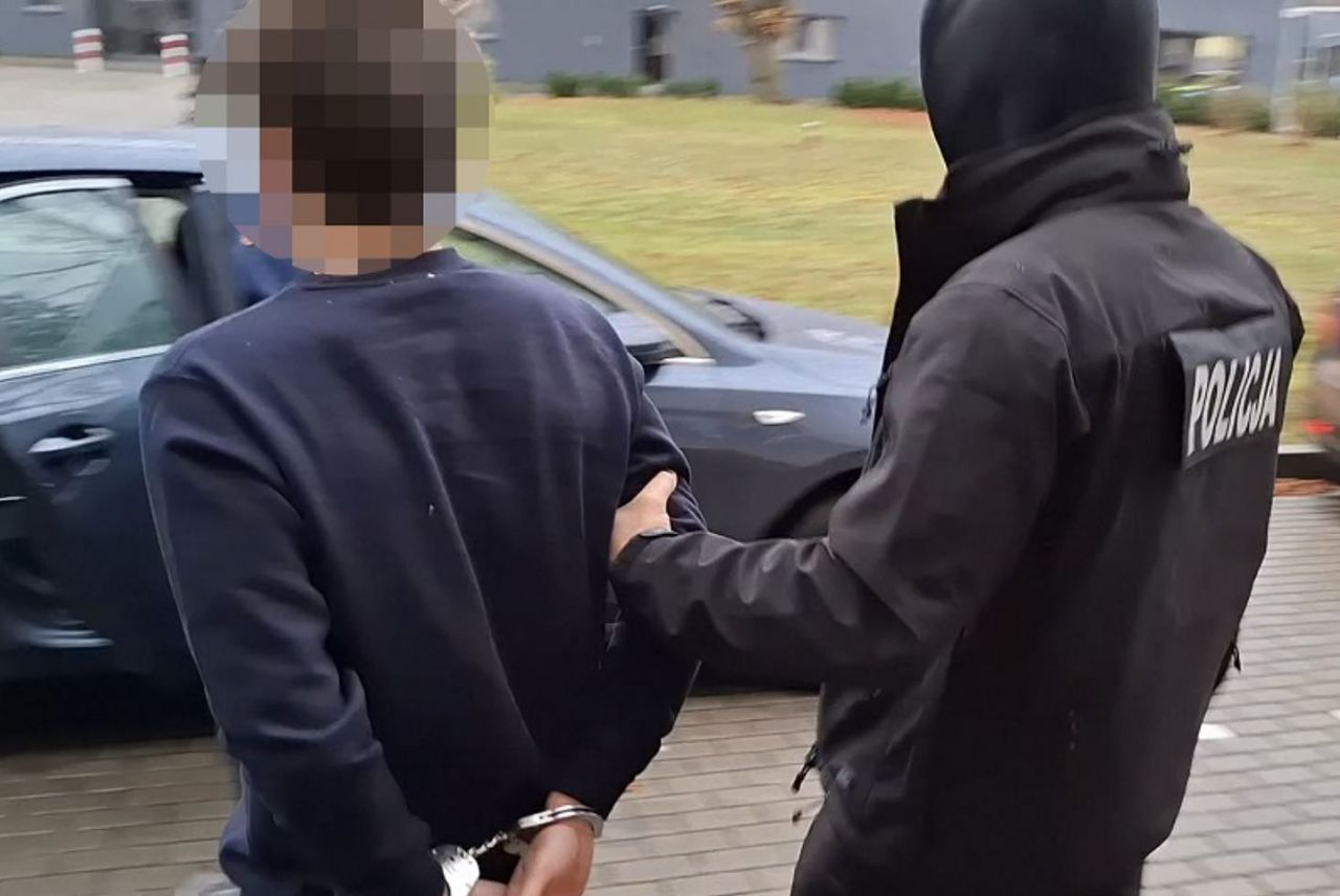 Nowa Wieś Lęborska: 20-latek zaatakował rodziców nożem i próbował uciec