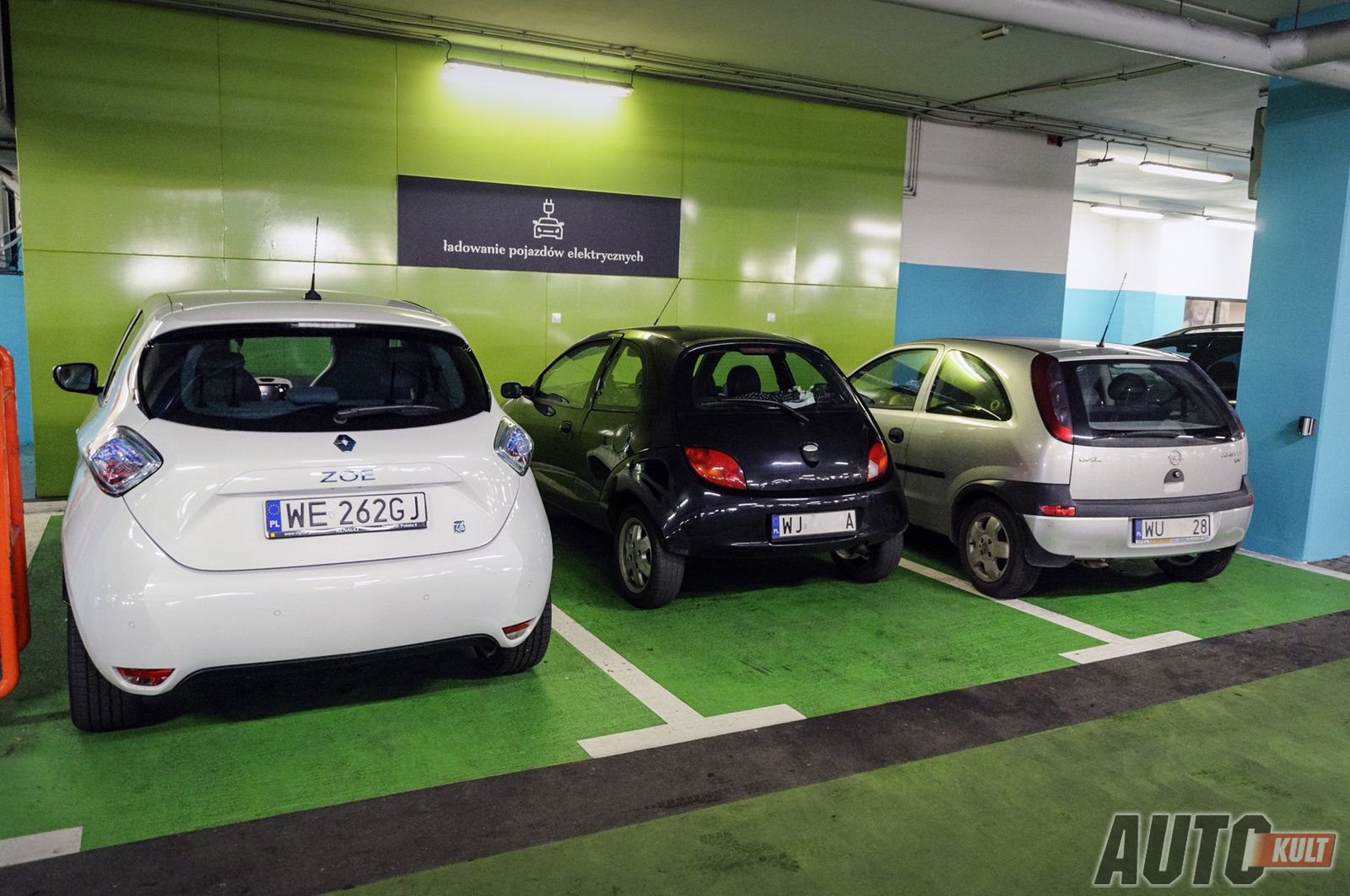 Trzy miejsca do ładowania samochodów elektrycznych w Arkadii.