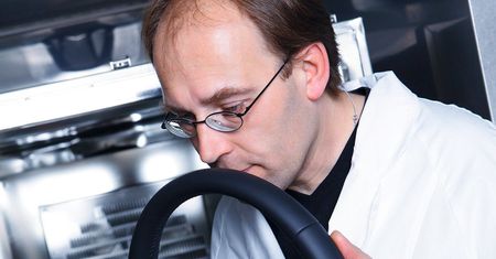 Wąchają nowe audi od 35 lat, by zadowolić klientów. Ich praca jest naprawdę ważna