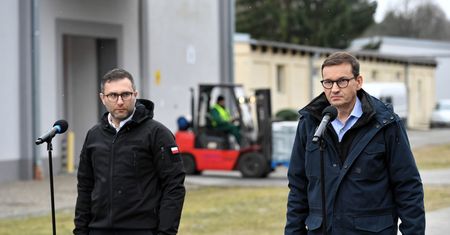 Zakupy dla Ukrainy. UE wskazuje na nadużycia za rządów PiS
