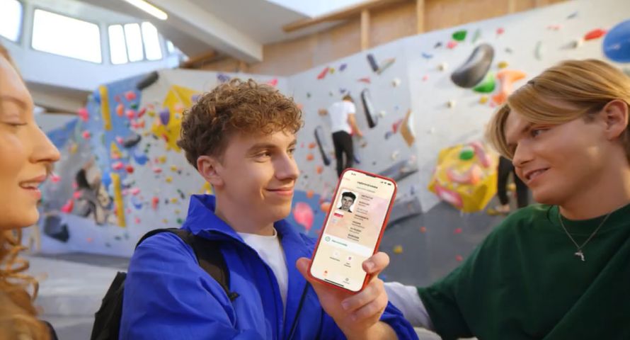 "Z mObywatelem łatwiej". Rząd promuje cyfrowe legitymacje szkolne