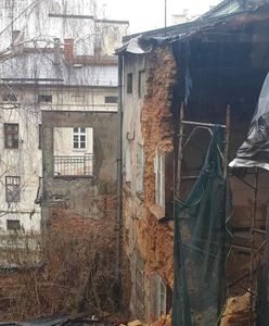 Bielsko-Biała: runęła kamienica. Służby prowadzą akcję