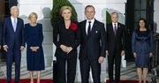Agata Duda w czarnym garniturze i z czerwoną różą na kolacji w Białym Domu. Pokazała klasę? (ZDJĘCIA)