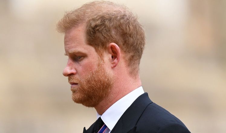 Przyjaciele odwracają się od księcia Harry'ego