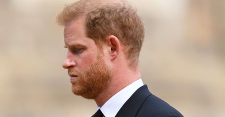 Znajomi odwracają się od księcia Harry'ego. Są zniesmaczeni jego poczynaniami. Podano, jak książę ZAWIÓDŁ przyjaciela