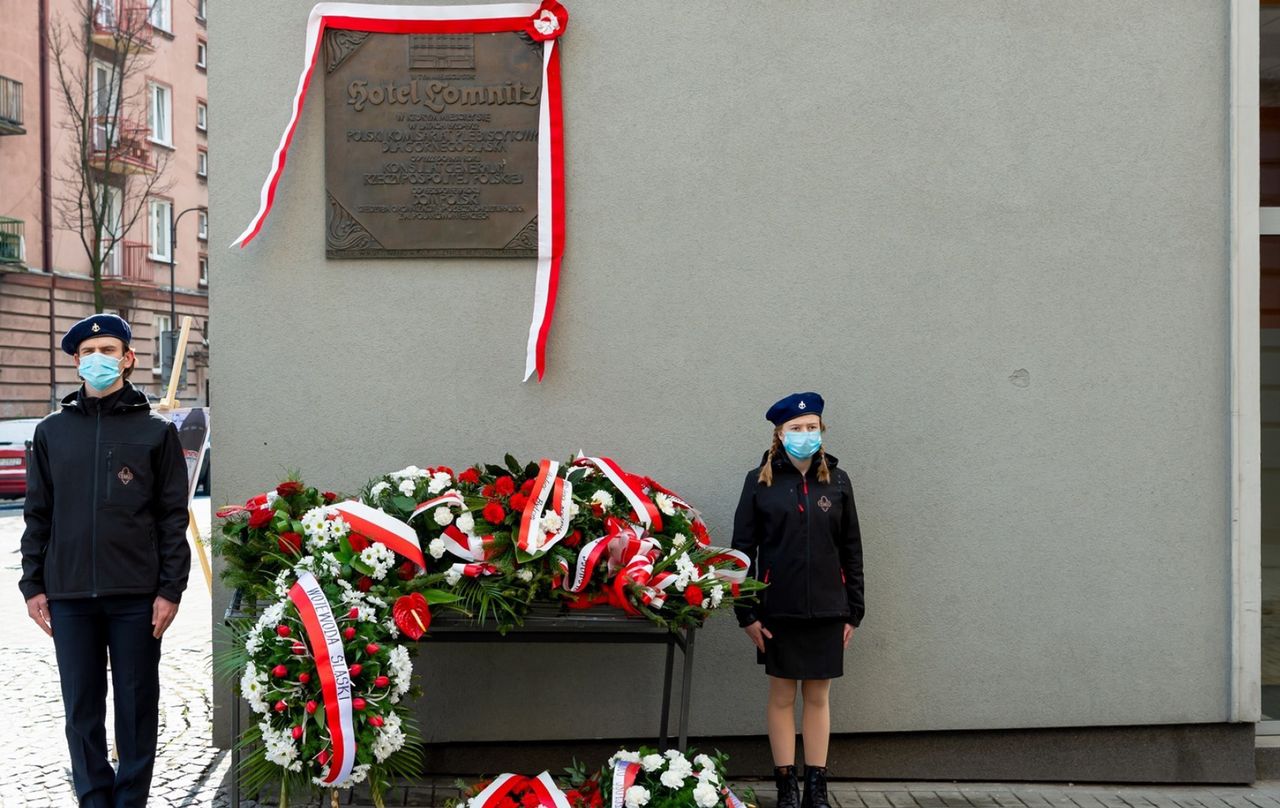 Śląskie. Władze Bytomia oraz goście złożyli kwiaty przy dawnej siedzibie Polskiego Komisariatu Plebiscytowego.