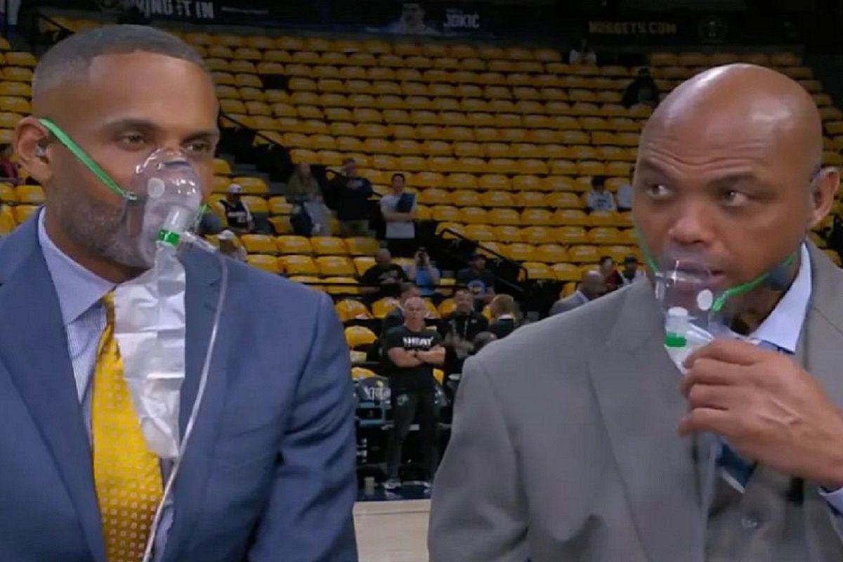 Co tam się działo? Komentatorzy NBA założyli maski tlenowe w studiu