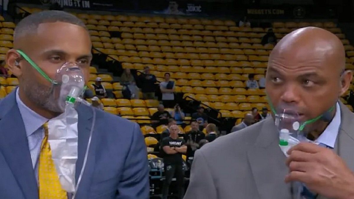 Eksperci NBA w maskach tlenowych