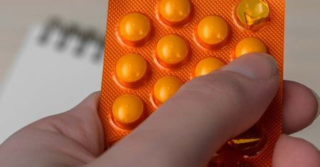 Może uszkodzić wątrobę, mózg. Z tą witaminą lepiej nie przesadzać