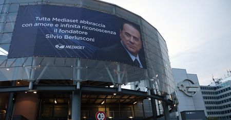 Pięcioro dzieci Silvio Berlusconiego czeka na decyzję o spadku. To może być "Sukcesja" po włosku