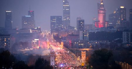 Incydenty na Marszu Niepodległości. Warszawa interweniuje. "Wszystko udokumentowano"