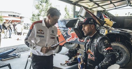 Stéphane Peterhansel w akcji i na podium w Rajdzie Dakar 2016
