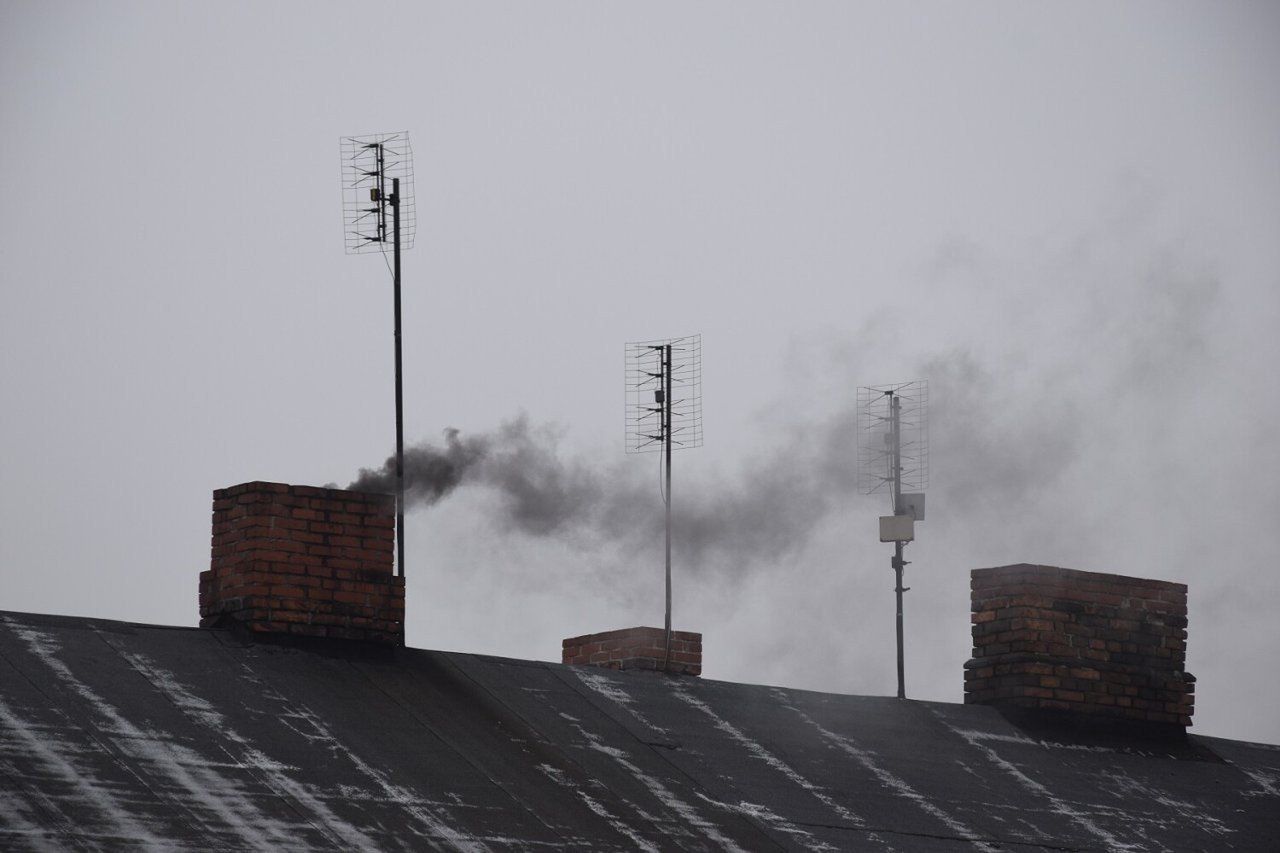 Zapaść programu Czyste Powietrze? Dramatyczny spadek liczby wniosków – alarmuje Polski Alarm Smogowy. Jaka sytuacja w Śląskiem?