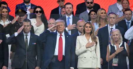 Czołgi na ulicach USA. Defilada z okazji urodzin Trumpa