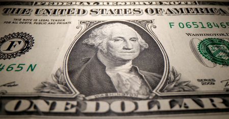 Dolar potężnie przeceniony. Kurs schodzi poniżej 3,90 zł