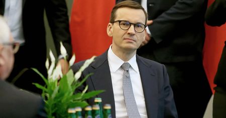 Morawiecki wyciąga rękę do Macrona? Były ambasador o rozsądku