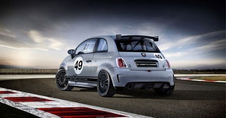 Abarth 695 Assetto Corse - nowa twarz wyczynowych 205 KM [Genewa 2012]
