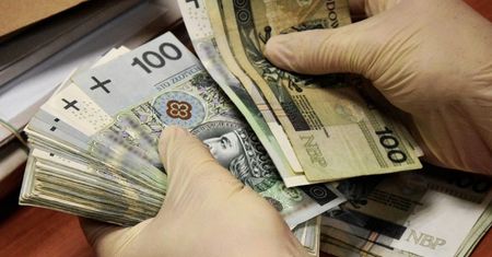 13-latka była "odbierakiem". Seniorka straciła oszczędności