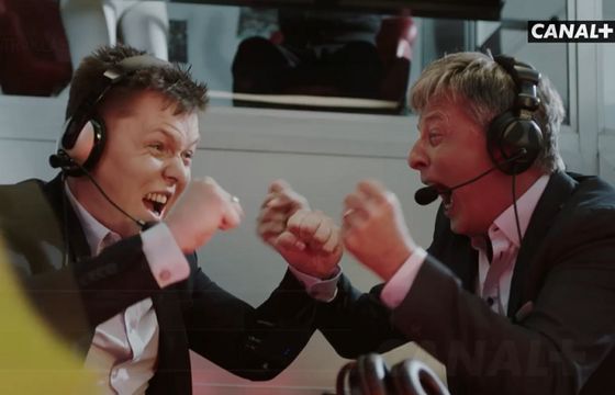 Kibicowskie „Przeżyj to sam” oraz Twarowski i Ćwiąkała pełni emocji reklamują PKO Ekstraklasę w Canal+ (wideo)