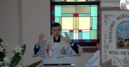 Dziecko zażądało takiego prezentu. Bezcenna reakcja księdza