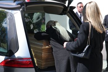 Pogrzeb Litewki w Sosnowcu. Poruszające pożegnanie przed kościołem