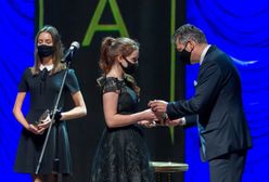 Bytom. Muzy i Weny rozdane. Mariusz Wołosz nagrodził ludzi kultury, w tym młodą aktorkę serialu "Król"