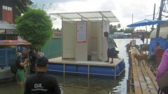 Dziwaczne i pomysłowe metody walki z powodzią w Tajlandii 1