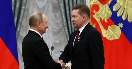 Jeśli Putin zdecyduje, by zakręcić kurek, to on wykona rozkaz. Od 21 lat rządzi Gazpromem