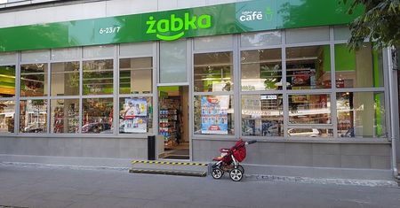 Żabka kazała klientowi "nie dramatyzować". Powód może zaskakiwać