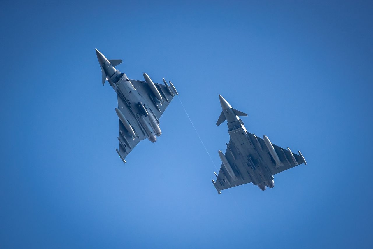 Niemieckie myśliwce Eurofighter. Zdjęcie ilustracyjne