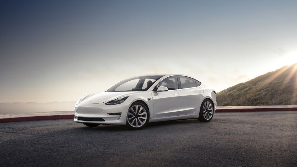 Tesla ciągle nie wyrabia się z produkcją Modelu 3.