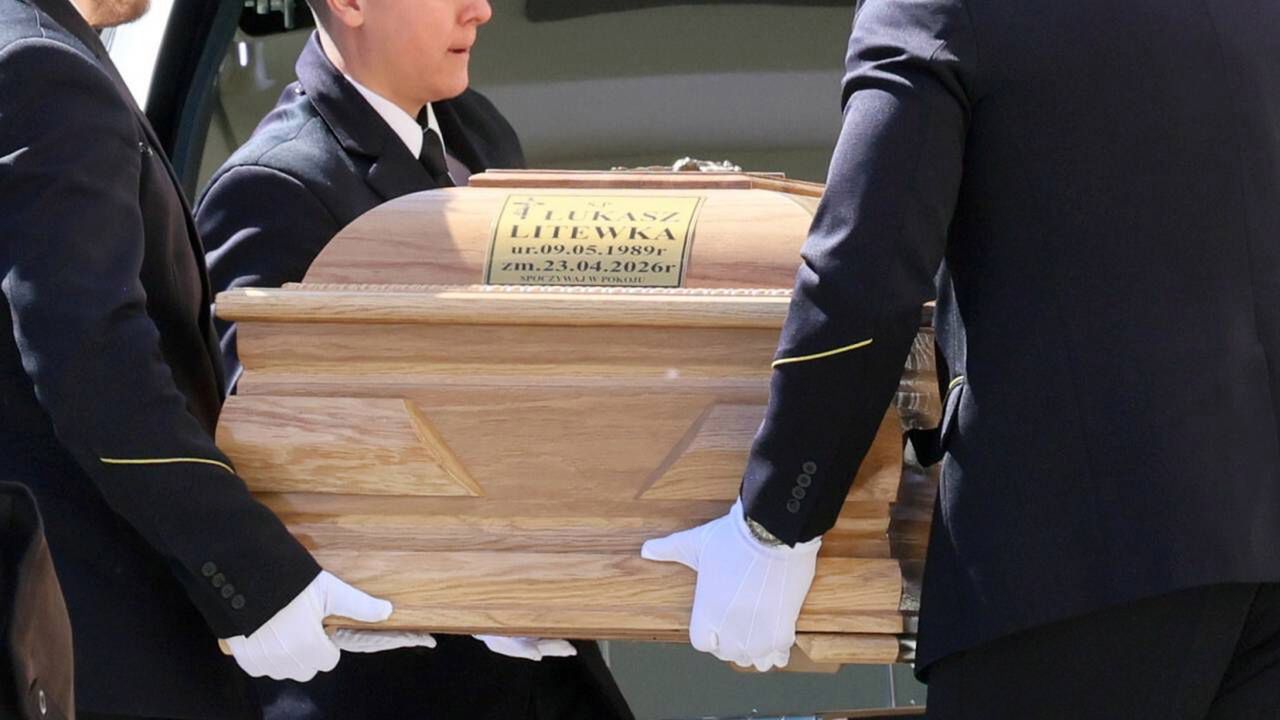 Tak wyglądał pogrzeb Łukasza Litewki. Polityka pożegnały tłumy
