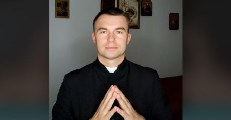 Internauta pyta o kremację ciał. Kapłan z TikToka stanowczo komentuje